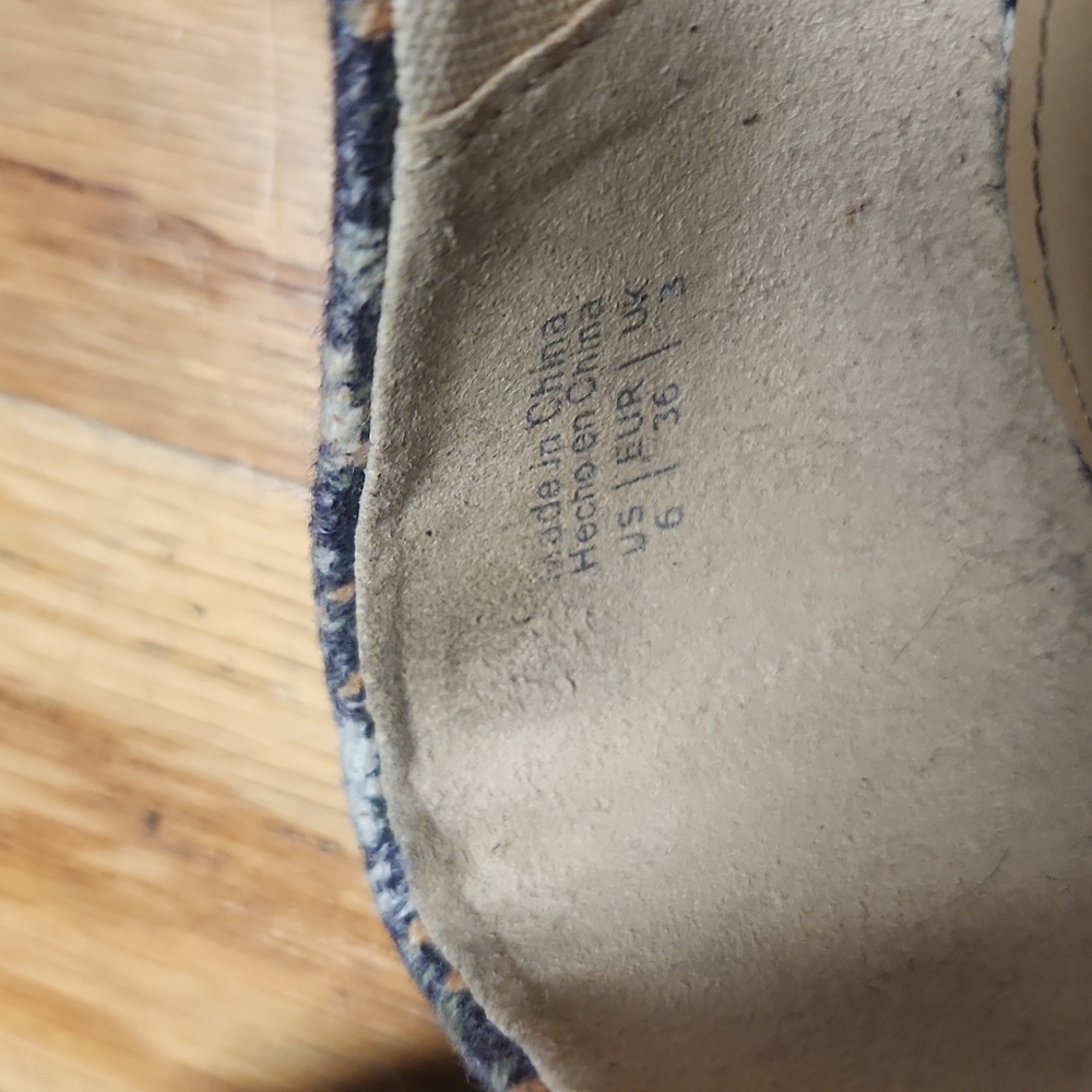 Floral Women's Flats 6, VGUC - Picture 3 of 4